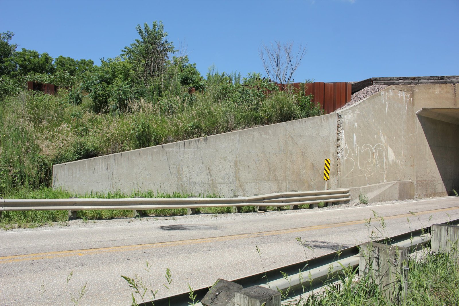 Northwest wing wall